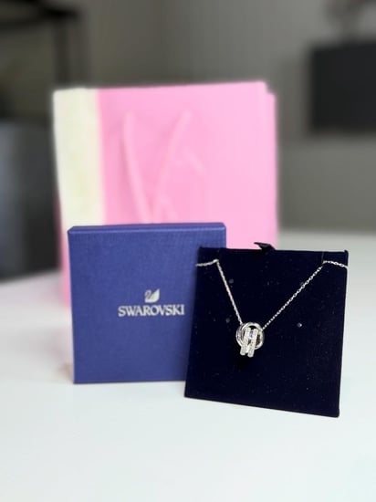 سوارفسكي على الطلب فيوتشر قلادة بحلقتين كرستال
