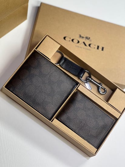 طقم كوتش محفظة مع ميدالية