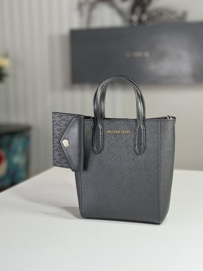 مايكل كورس شنطة فنسنت اكسترا سمول مع محفظة بلون اسود Michael Kors Vincent Extra-Small Saffiano Leather Crossbody Bag With Logo Card Case 35F4G2VC0T