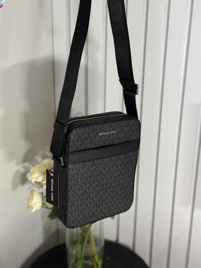 شنطة مايكل كورس كروس بودي سجنشر اسود كوبر Michael Kors Cooper Flight Mens Bag