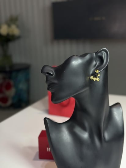 حلق كارولينا هريرا ورد ناعم مرصع بالاحجار  CH floral earring drop