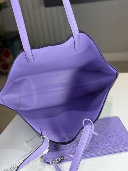 توت لاكوست انا قلبتين باللون البنفسجي Anna Reversible Tote With Pouch move