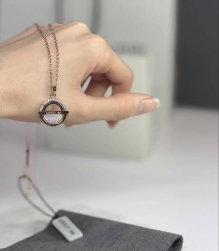شيروتي سلسلة روز قولد بعلامه مزينه باللولو cerruti 1881 logo pearl necklace