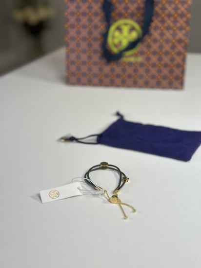 توري برتش اسوار اخضر انيميل جلدenamel logo 61683- اخضر/ ذهبي