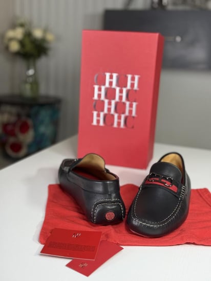 لوفر كارولينا هريرا Carolina Herrera Loafers Initials Insignia Leather من الجلد الطري ببطانه- اسود