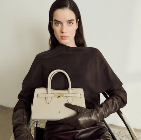 اجنر  شنطة فرح سمول توب هاندل لون ابيض لؤلؤي FARAH HANDBAG S | PEARL WHITE