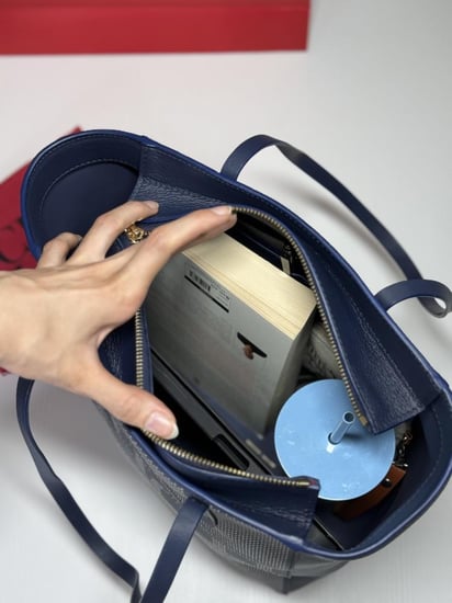 كارولينا هيريرا سمول توت بسحاب - كحلي/ ابيض  carolina herrera Top zip tote in navy with logo