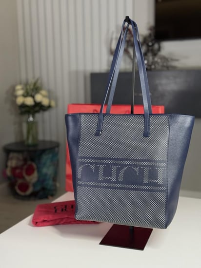 كارولينا هيريرا سمول توت بسحاب - كحلي/ ابيض  carolina herrera Top zip tote in navy with logo