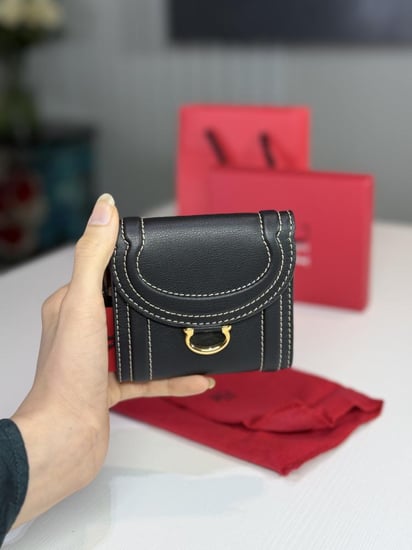 محفظة كارولينا فولد بعلامة كارولينا Carolina Herrera women black wallet CH