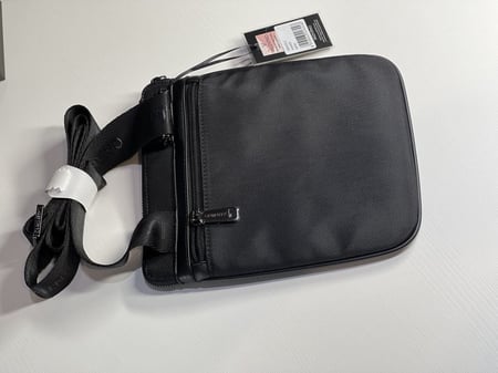 فالنتينو شنطة رجالية