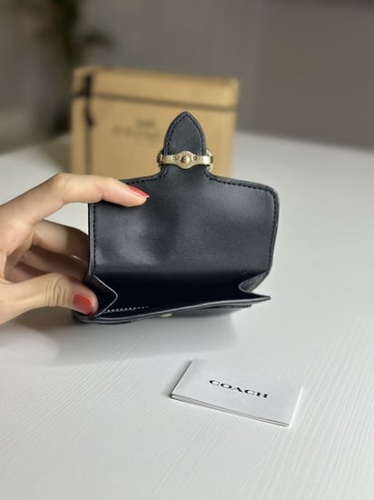 محفظه كوتش لوقو ذهبي- اسود