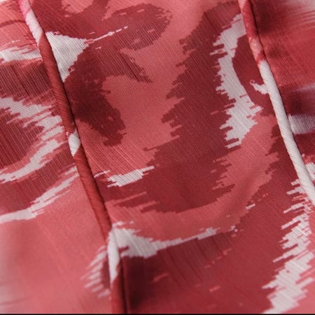 فستان وردي طويل،