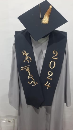 عباية تخرج 2024 الأكثر طلبا مكونه من وشاح تخرج و عباية تخرج و قبعة تخرج