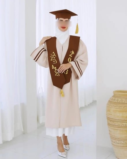 عبايه تخرج بالاسم