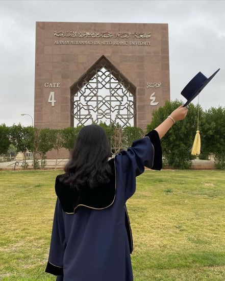 عباية تخرج 2024 الأكثر طلبا مكونه من وشاح تخرج و عباية تخرج و قبعة تخرج