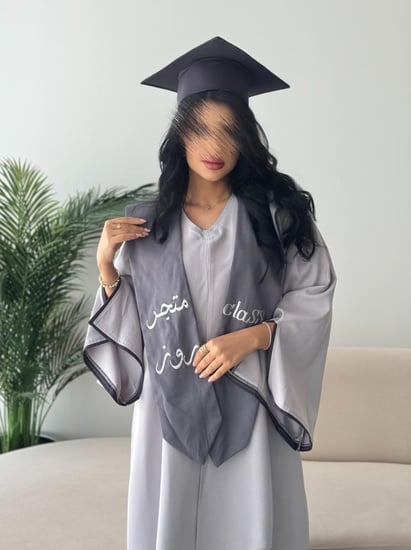 عبايه تخرج روز