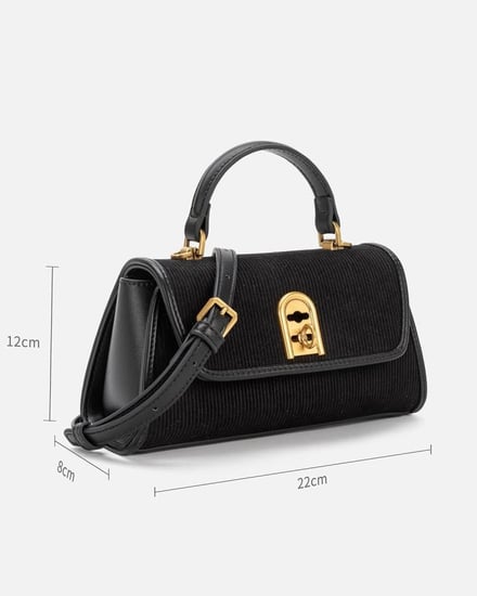 شنطة نسائية أنيقة مع ساعة واسوارة لتكتمل أناقتك ببساطة