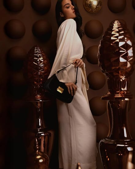 شنطة نسائية مميزة بلون أسود من امزوري