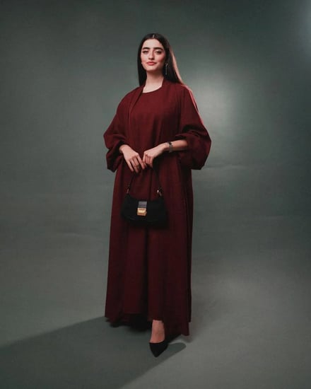 شنطة نسائية مميزة بلون أسود من امزوري