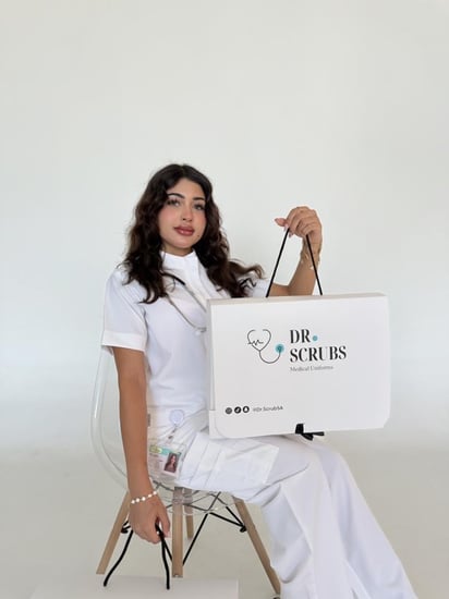 سكراب نسائي ابيض - white  women's scrub