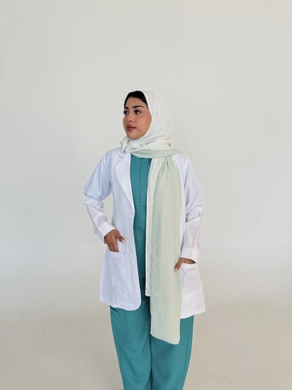 طرحه مكس لون تفاحيي مع لون اف وايت