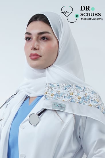 طرحه لون أبيض مع نقشه - White shawl with pattern