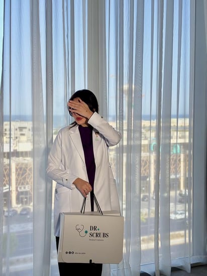 لابكوت نسائي كلاسك - Classic women's Lab coat