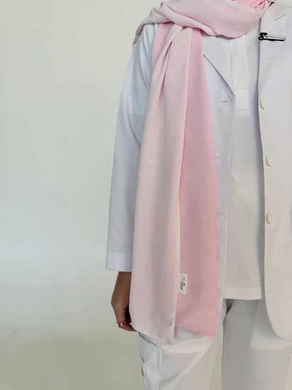 طرحه مكس لون وردي مع لون اف وايت