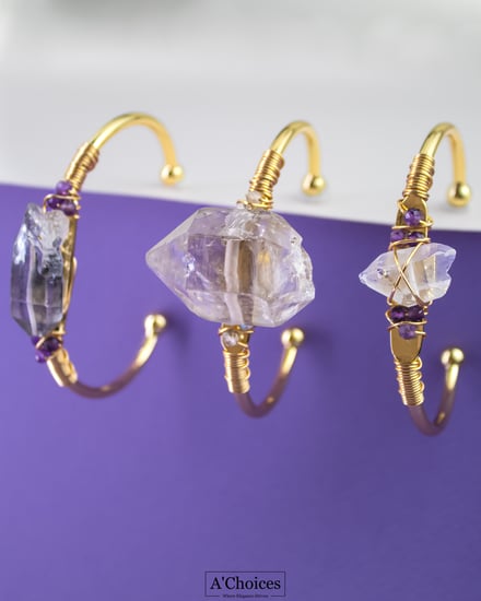 اساور ملفوفة بالأسلاك مطلية ذهب بحجر الأماتيست البنفسجي وحجر الفانتوم كوارتز الاسود مصنوعة يدويا