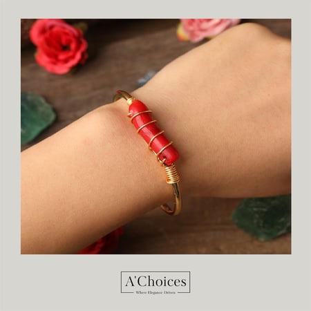 سوار مطلي ذهب نسائي - اساور ملفوفة مطلية ذهب بحجر المرجان الأحمر