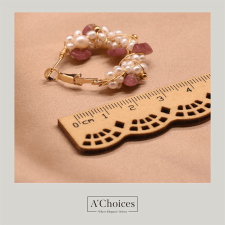 أقراط مصنوعة يدوياً من الفضة والنحاس المطلي بالذهب مع اللؤلؤ الزراعي والأحجار الملونة