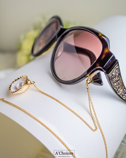 سلسلة نظارة مصنوعة يدوياً مطلية بالذهب مع الأصداف الطبيعية