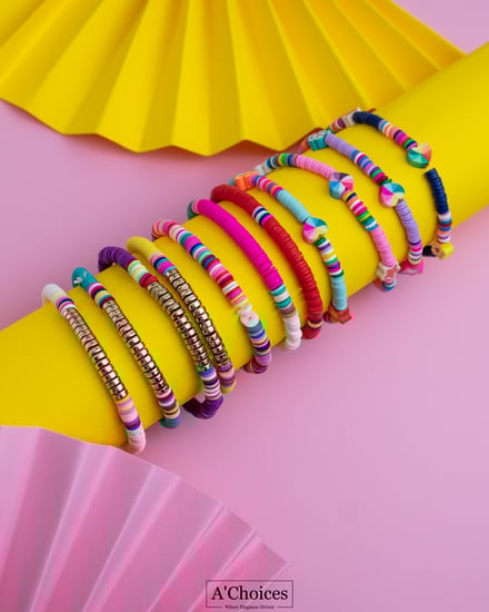 اساور ملونة مع زهرة ونجمة وقلب بعدة ألوان