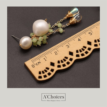 أقراط مصنوعة يدوياً من الفضة والنحاس المطلي بالذهب عيار 18 مع اللؤلؤ الزراعي والأحجار الملونة