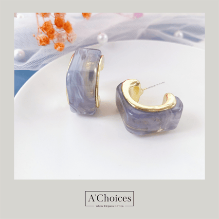 اقراط مطلية بالذهب مصنوعة من الريزن المموج بألوان مختلفة