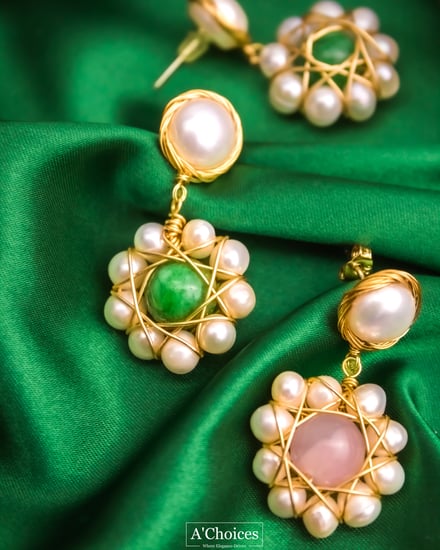 اقراط مصنوعة يدويا من النحاس المطلي بالذهب عيار 18 مع اللؤلؤ الزراعي بلونين