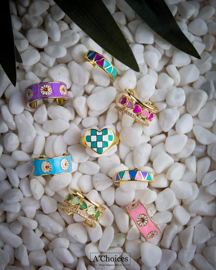 خاتم مصنوع من الفولاذ المقاوم للصدأ مطلي بالذهب مع الزيركون باللون الأخضر