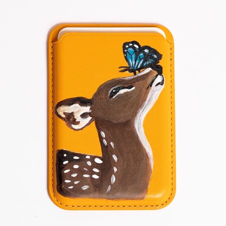 محفظة بطاقات برسمة غزال وفراشة