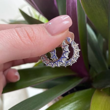 أقراط أنيقة من الزركون