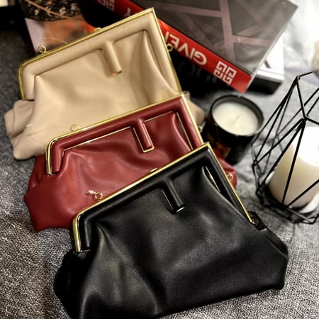 حقيبة نسائية بتصميم ناعم