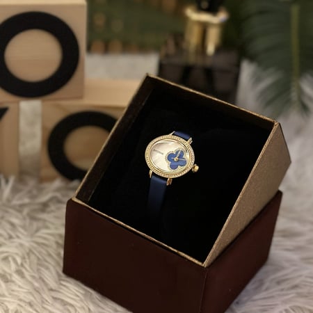 ساعة نسائية بسوار  جلد من بروشا BR1031