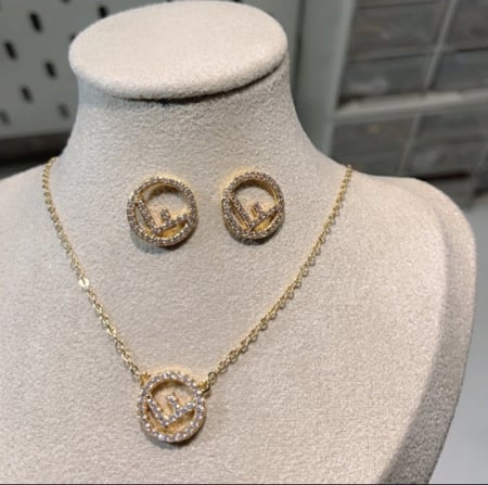 طقم قلادة وحلق نسائي ET105