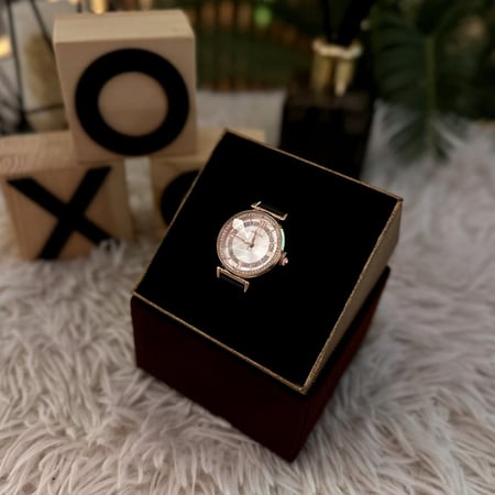ساعة نسائية بسوار جلد أسود من بروشا BR1027