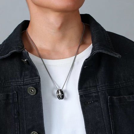 قلادة Love الدائرية