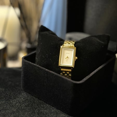 ساعة نسائية بسوار ذهبي من بروشا متجر سماي