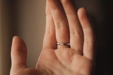 خاتم نسائي فضي ET123