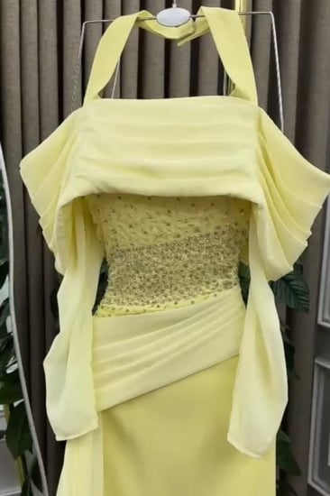 فستان سهرة أوف شولدر مزين بالخرز لون أصفر