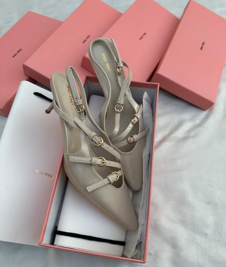 كعب MIU MIU