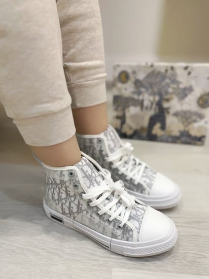 DIOR