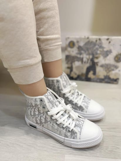 DIOR